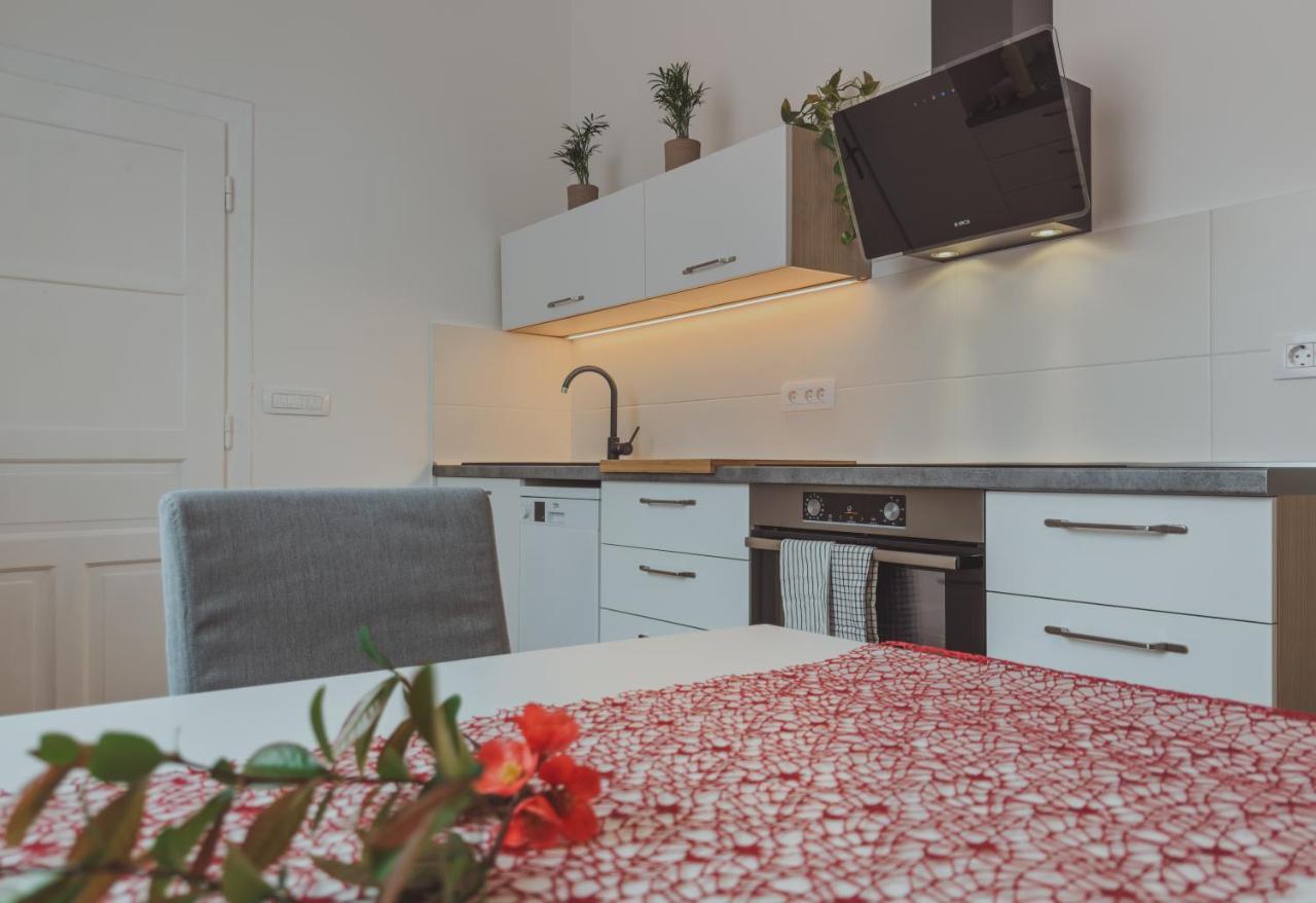 Pirc Apartment On Dunajska Street Ljubljana Eksteriør bilde